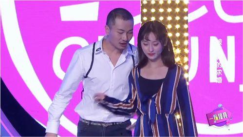 吃瓜女生上台,吃瓜女生意外上台的欢乐瞬间